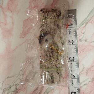 White Sage Smudge Stick Bundle w/heart shaped Agate rock NWT